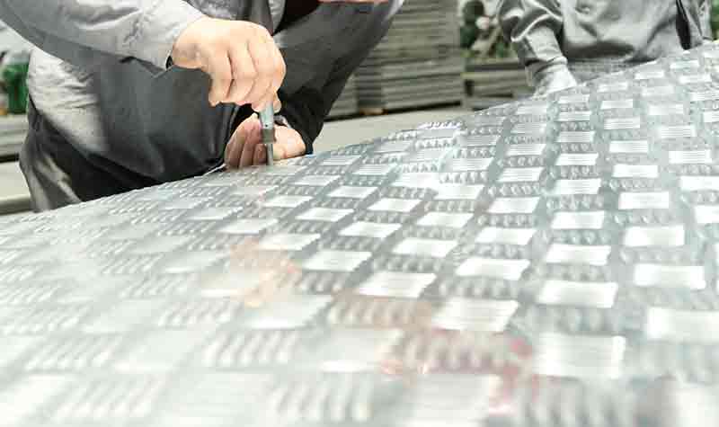 花紋鋁板密度是多少? 花紋鋁板密度表(圖2) 未標(biāo)題-1.jpg