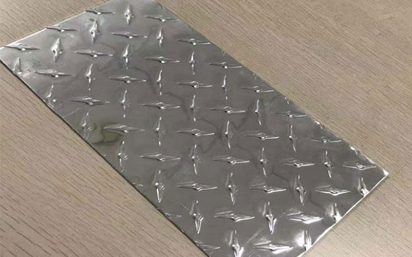 花紋鋁板規(guī)格尺寸表(花紋鋁板有什么規(guī)格)(圖2) 1-2012110R554G5.jpg